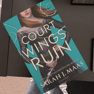 A Court of Wings and Ruin (Original Cover)